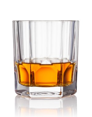 Beyaz bir arka plan üzerinde Scotch viski