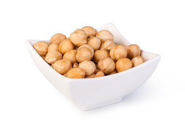 Beyaz arka plan üzerinde izole fındık closeup görünümü