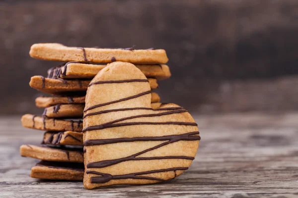 Biscotti a forma di cuore su sfondo bianco — Foto Stock