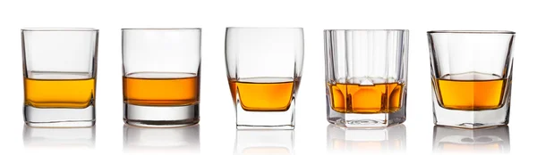 Whisky scotch su fondo bianco — Foto Stock