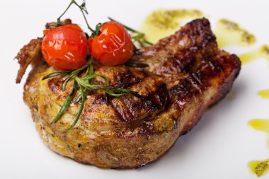 Tabakta kuzu pirzolası