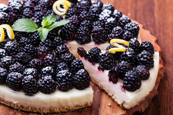 Torte mit Brombeere — Stockfoto