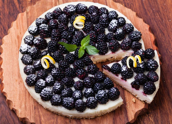 Пирог с ежевикой — стоковое фото