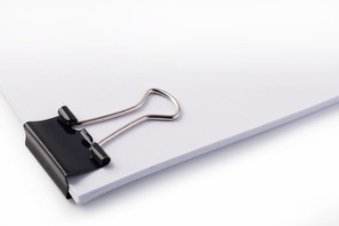 Siyah ataç beyaz arkaplanda izole edildi.