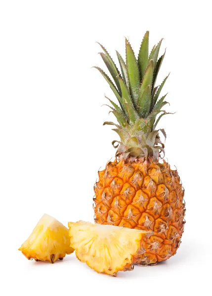 Ananas izolat pe fundal alb — Fotografie, imagine de stoc