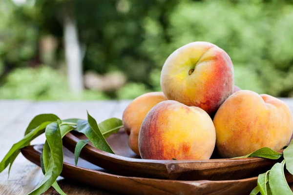 Fresh peaches on wood background — Stock Photo, Image