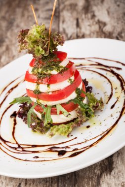 Sağlıklı Caprese salatası