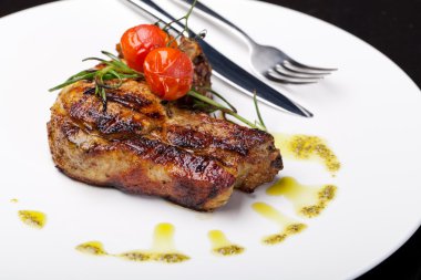 Tabakta kuzu pirzolası