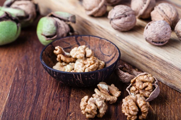 Walnuts isolated on a wooden table — Stock Photo, Image