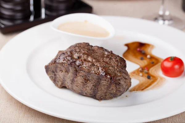 Delicious grilled meat on table, close-up — Stock Photo, Image