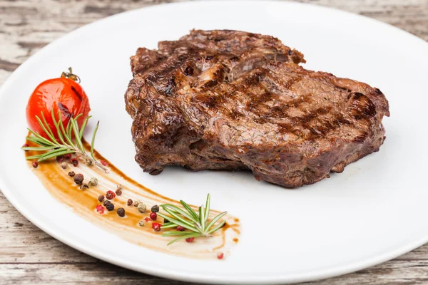 Grilovaný hovězí steak — Stock fotografie