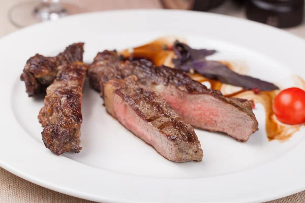 Grilled beef steak — Stock Photo, Image