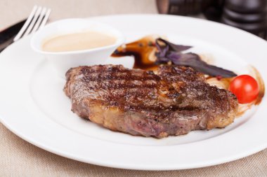 Izgara biftek.
