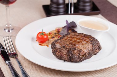 Izgara biftek.