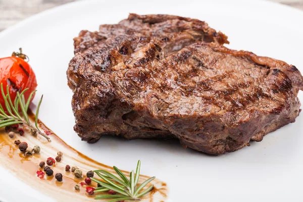 Grilovaný hovězí steak — Stock fotografie