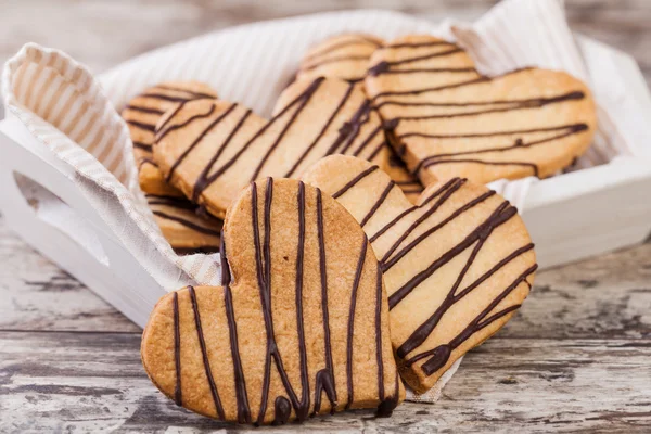 Biscotti a forma di cuore su sfondo bianco — Foto Stock