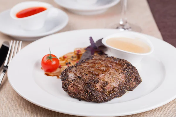 Grilovaný hovězí steak — Stock fotografie