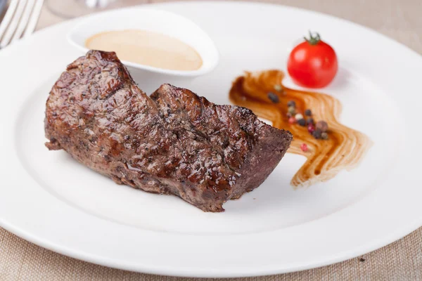 Gegrilltes Rindersteak — Stockfoto