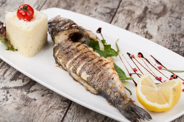 Grilled bream fish — Stock Photo, Image