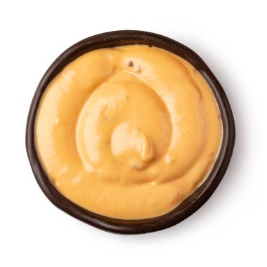 Beyaz arkaplanda izole edilmiş Kokteyl soslu kase