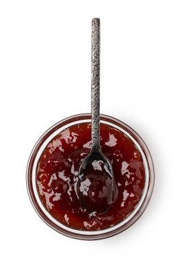 çay tabağında kaşık, reçel beyaza izole edilmiş.