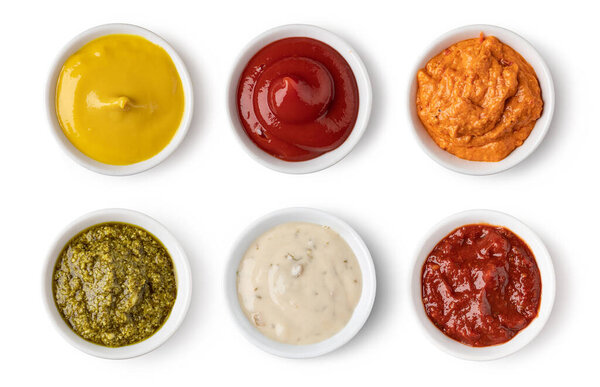набор миски с соусом изолированы на белом фоне