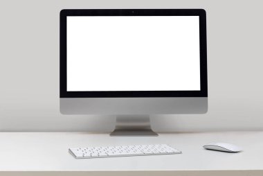 Masaüstü bilgisayarı beyaz bir arkaplanda izole edildi. Masaüstü Bilgisayarı.