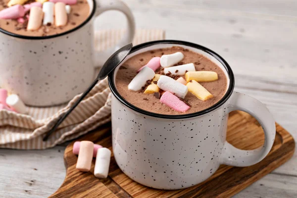 Chocolate Quente Com Marshmallow Uma Xícara Fundo Madeira — Fotografia de Stock