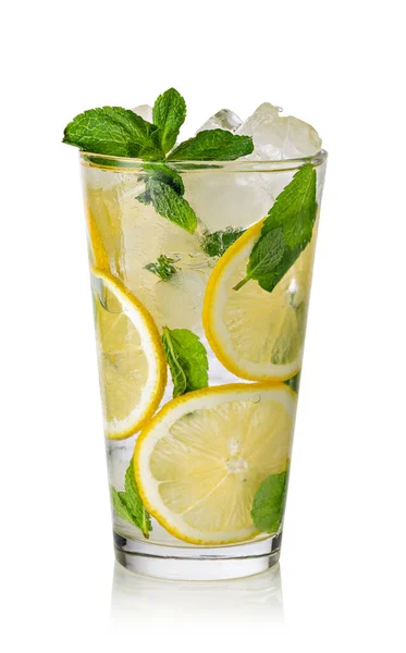 Glas Frische Limonade Auf Weißem Hintergrund — Stockfoto