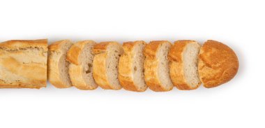 Beyaz arka planda izole edilmiş dilimlenmiş ekmek.