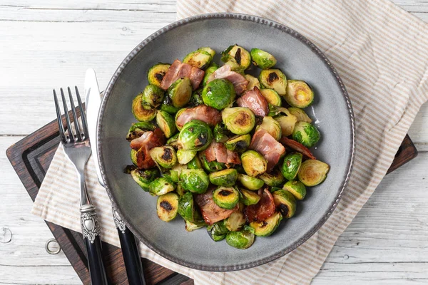 Gebratene Rosenkohl Mit Speck — Stockfoto