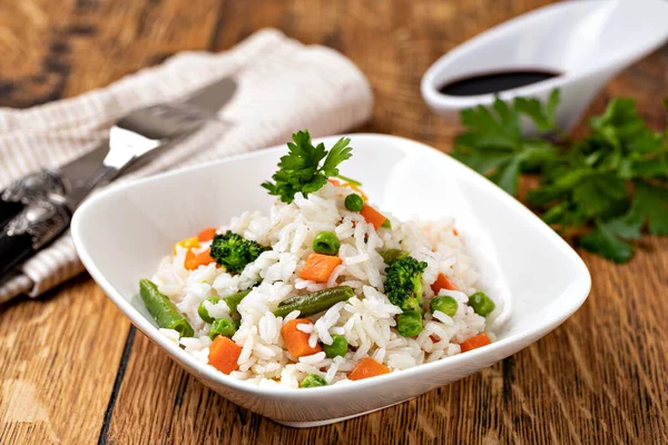 Cuenco Con Sabroso Arroz Verduras Enfoque Selectivo — Foto de Stock