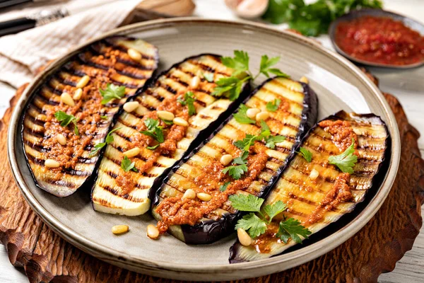 Gebackene Auberginen Mit Tomaten Knoblauch Und Paprika — Stockfoto