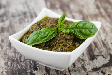 fesleğen pesto sos