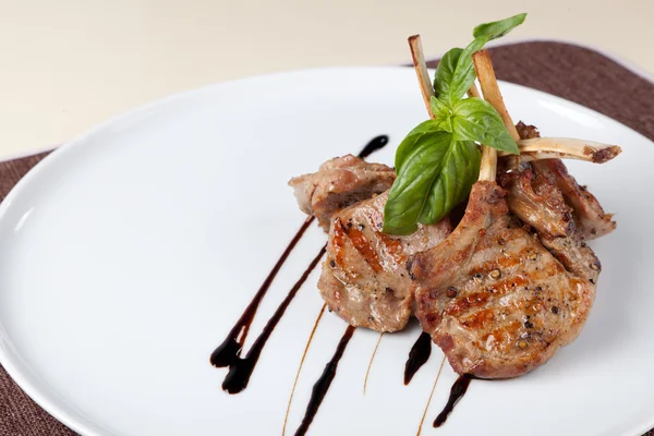 Costolette di agnello arrosto — Foto Stock