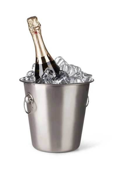 Champagne flaska i en hink med is — Stockfoto