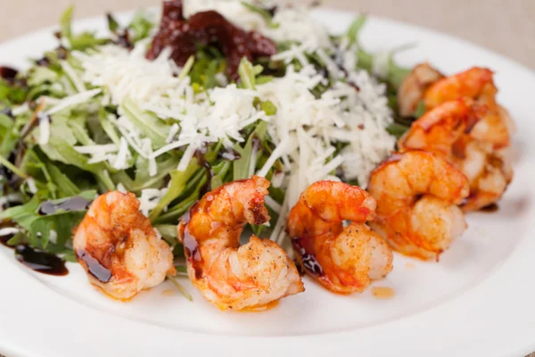 Salade met garnalen — Stockfoto