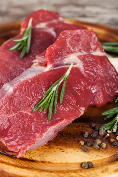 Raw beef meat — Stock Photo, Image