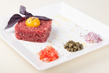 Yumurtalı etli tartar.
