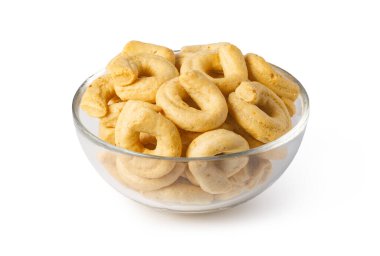 Taralli, geleneksel İtalyan baharatlı bisküvileri, şeffaf bir cam kaseyi dolduruyor.