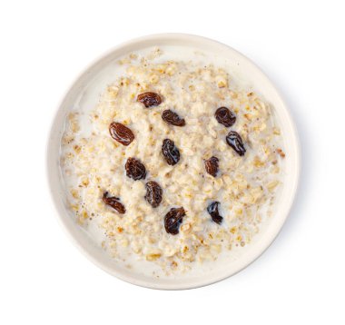 Kuru üzümlü ve sütlü yulaf ezmesi sağlıklı ve rahatlatıcı bir kahvaltı sağlar.