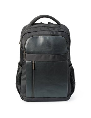 Siyah tuval ve deri sırt çantası beyaz arkaplanda izole edilmiş.