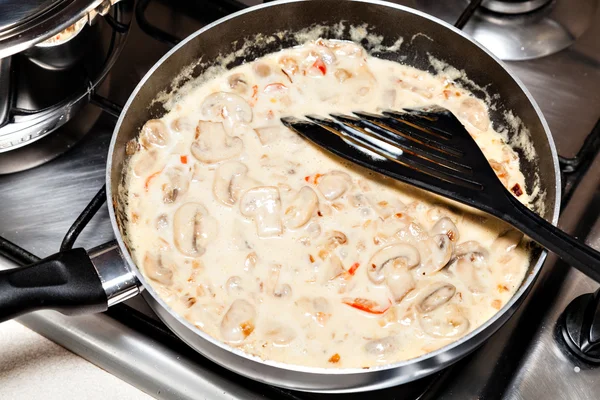 Gebratene Zwiebeln und Champignons — Stockfoto