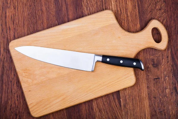 Knife on cutting board — Stock Photo, Image