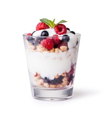 Yoğurtlu müsli ve çilek