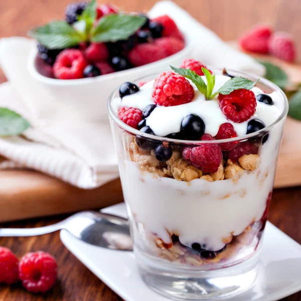 Yogurt with muesli and berries — Stock Photo, Image