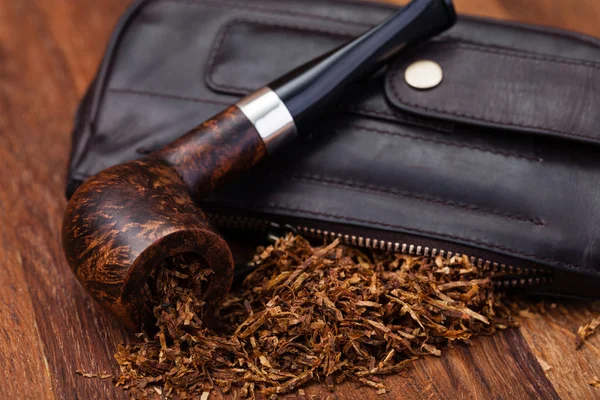 Sigara piposu ve tütün.