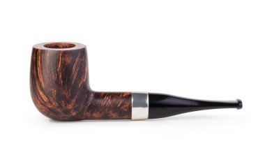 Beyaz arka planda tütün piposu