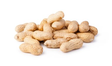 beyaz arka planda izole edilmiş yerfıstıkları