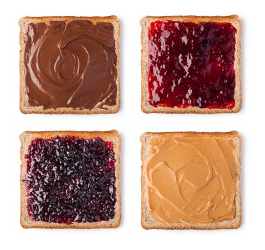 Çikolata, fıstık ezmesi ve reçel tost. Beyaz bir arka plan üzerinde izole